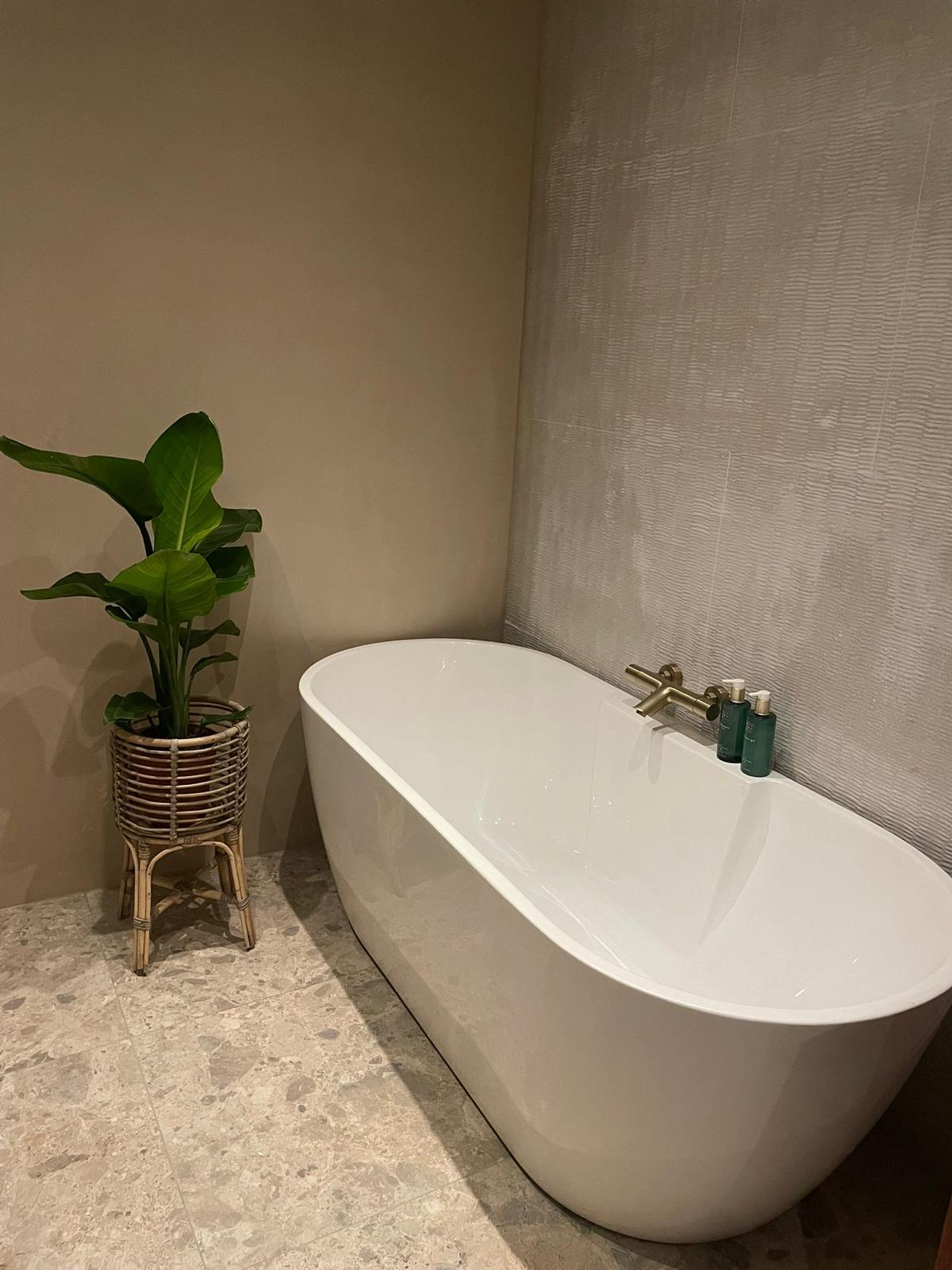 Japandi Lounge bath