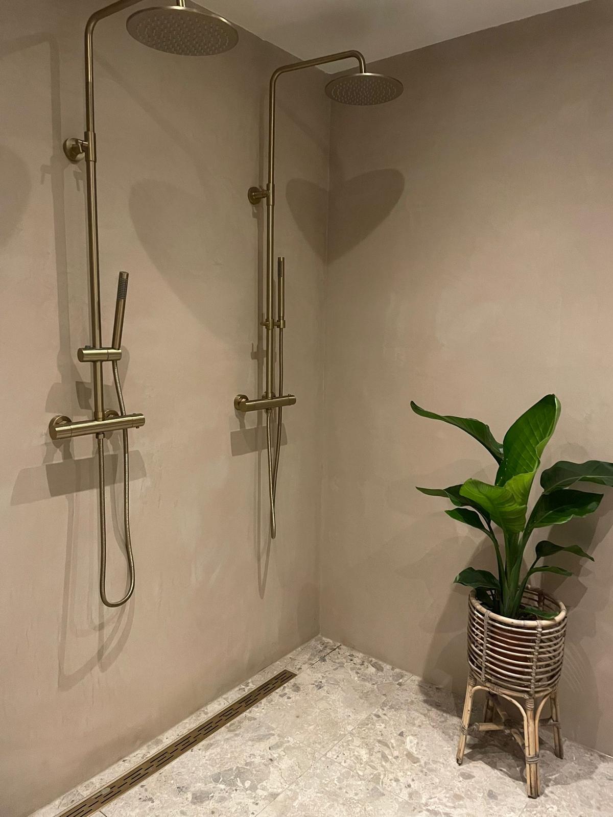 Japandi Lounge showers